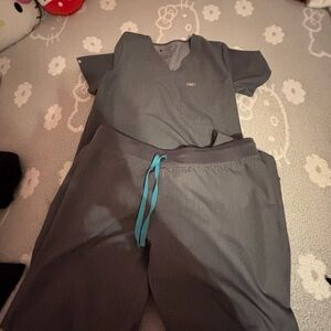 Figs Gray Scrub Set with Teal Drawstring